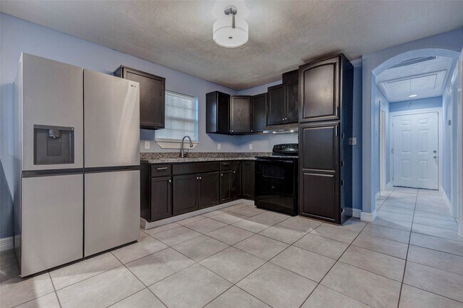 Building Photo - 7118 Karen St