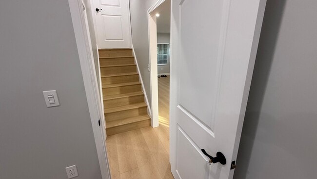 Building Photo - EPIC REA: Charming 2 Bed/ 1 Bath Home in Oakland’s Foothill Neighboorhood