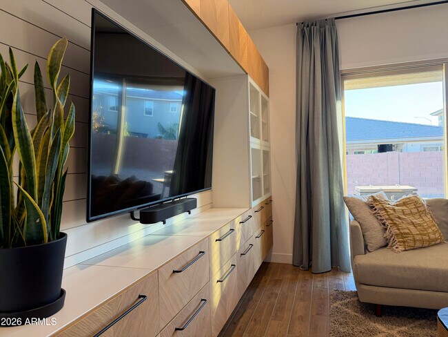 Building Photo - 10849 E Thunderbolt Ave