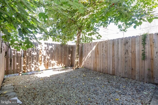 Building Photo - 2711 Oakford St