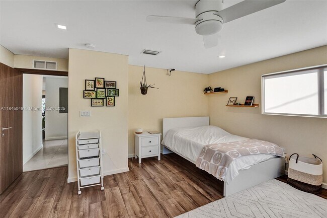 Building Photo - 1021 Guava Isle