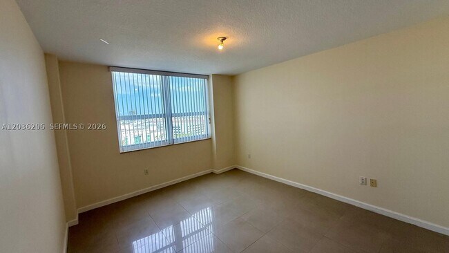 Building Photo - 19501 W Country Club Dr