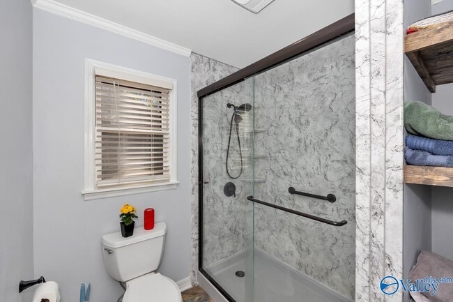 Building Photo - 404 Cloverleaf Dr