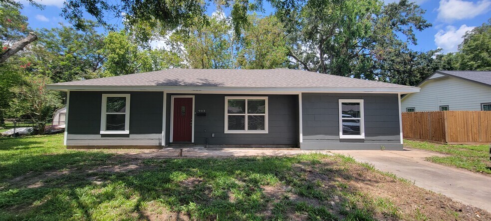 Welcome Home - 903 Brockman St