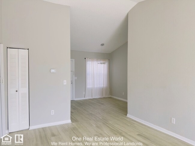 Building Photo - 2504 Woodgate Blvd