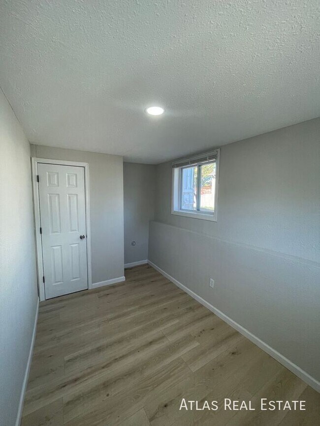 Building Photo - 3210 W Longfellow Pl