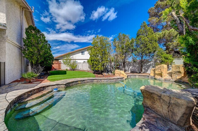 Building Photo - Charming 4 bedroom 3 bath fully furnished pool home in the heart of spring valley!