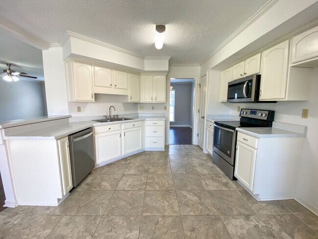 Building Photo - 4 bed, 2.5 bath house in Olive Branch