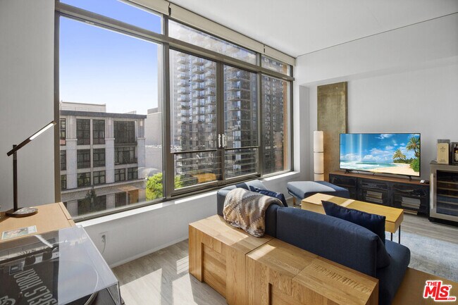 Building Photo - 1111 S Grand Ave