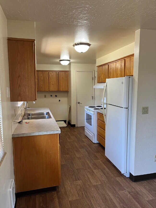 Building Photo - 2 Bedroom Duplex