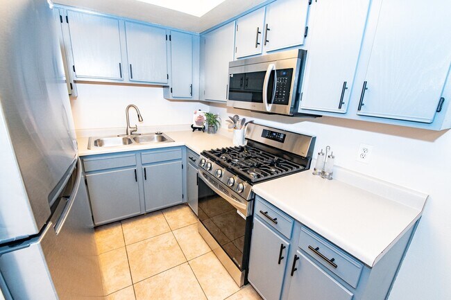 Building Photo - 543 S 900 E