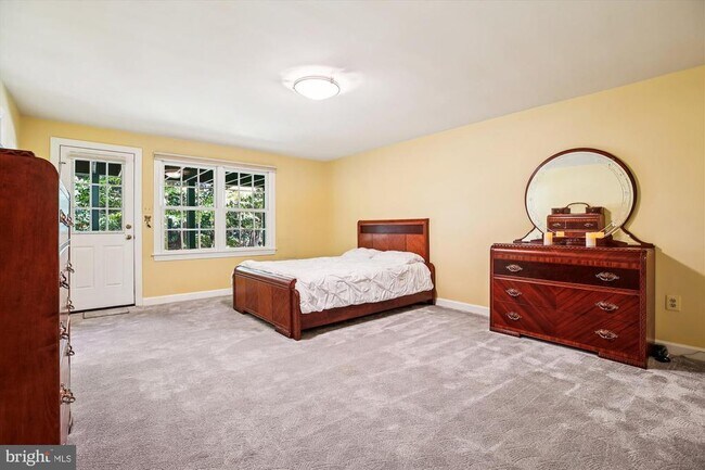 Building Photo - 9454 Newbridge Dr