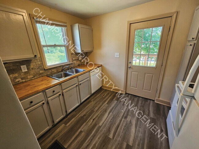 Building Photo - Charming 3-Bedroom Home with Covered Front...