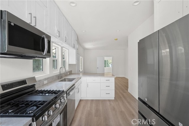 Building Photo - 1530 N Mariposa Ave