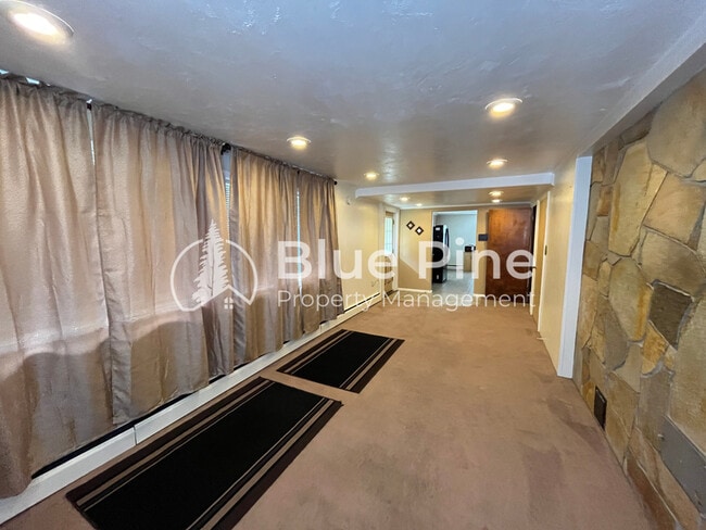 Building Photo - 755 9th St