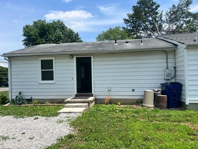 Building Photo - Renovated Rancher