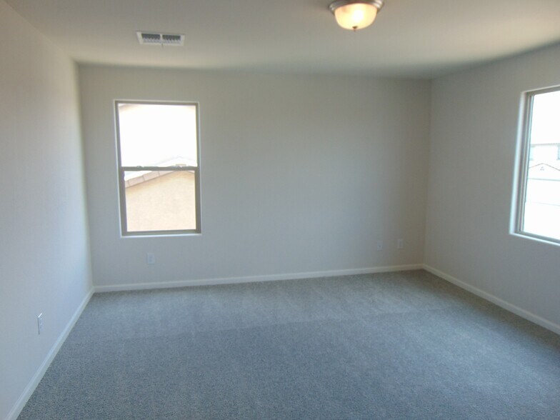 Building Photo - 806 W Caroline St