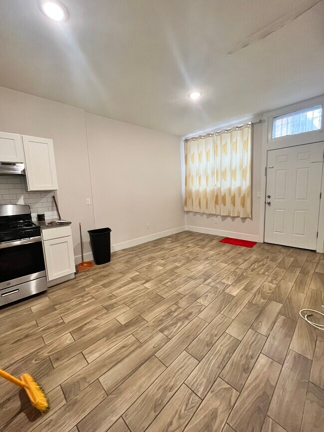 Building Photo - 206 Bayview Ave