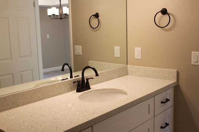 Building Photo - Beautiful Condo with two Master Suites!