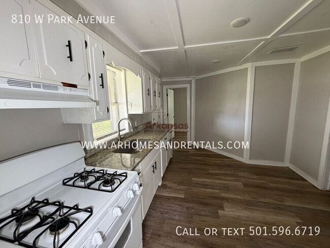 Building Photo - 810 W Park Ave