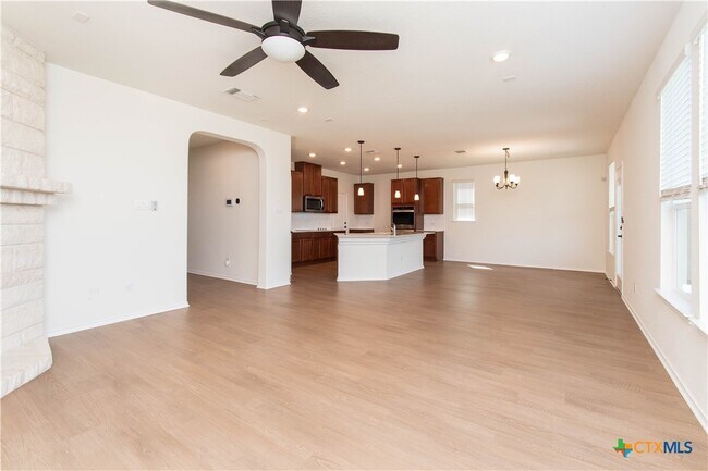 Building Photo - 661 Bailey Park Dr