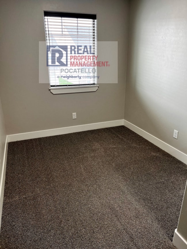Building Photo - 3 Bedroom 2.5 Bathroom Town Home - 1 Car G...