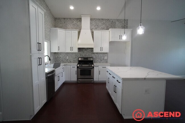 Building Photo - Stunning Home in Rosedale Area!