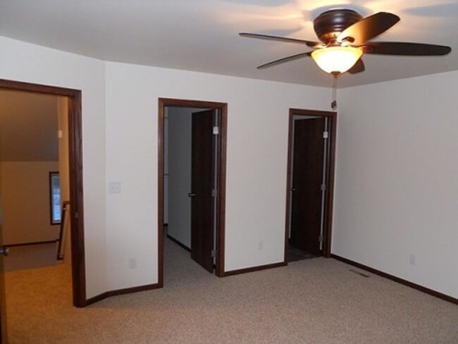 Building Photo - 3 Bed 3 Bath Twin Home