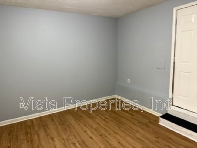 Building Photo - 1612 W Market St