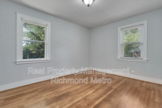 Building Photo - 7421 Dell Dr