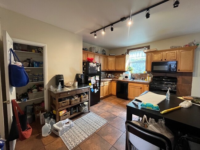 Building Photo - 5202 Dresden Wy