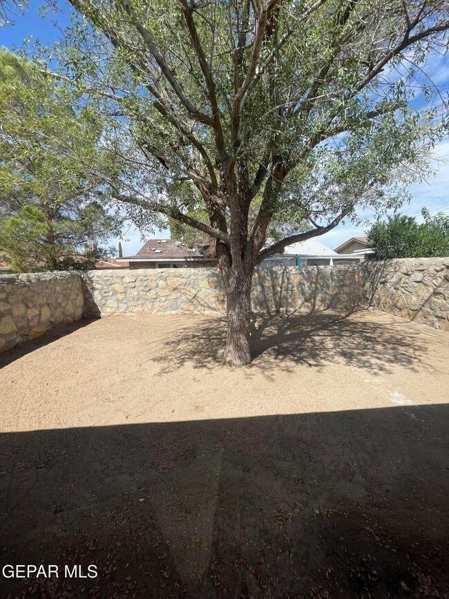 Building Photo - 851 Montera Rd