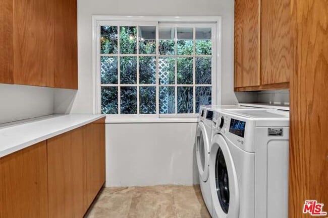 Building Photo - 510 Toyopa Dr