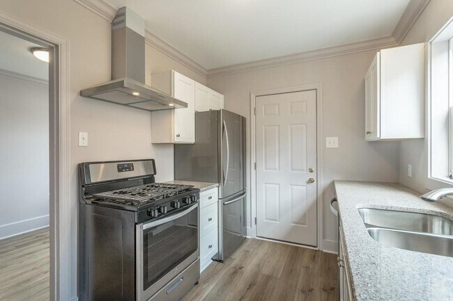 Building Photo - Three Bedroom One Bathroom House For Rent