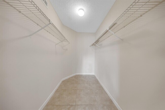 Building Photo - 941 Lyons Rd