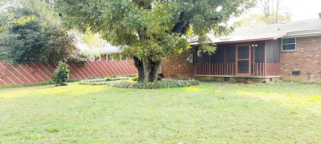 Building Photo - 3 Bedroom 2 bath ranch home located in Hix...