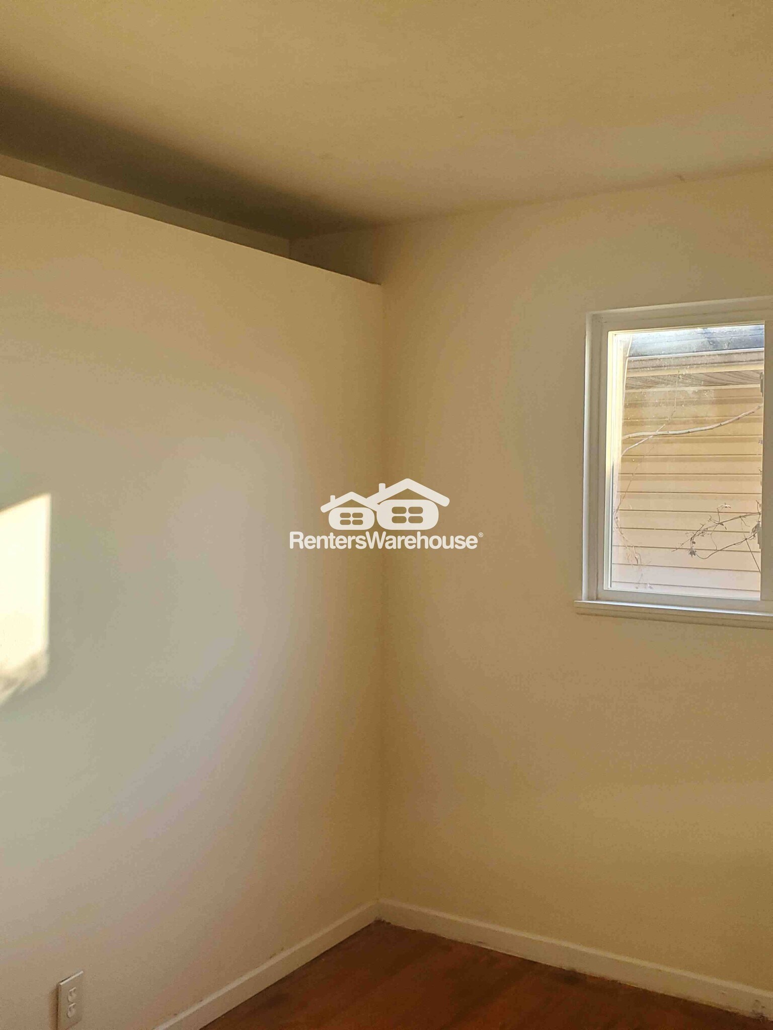 Building Photo - 10732 Spring Garden Dr