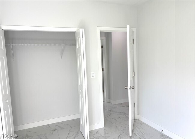 Building Photo - 825 Porter St E