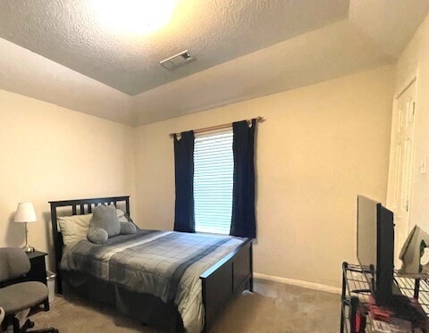 Building Photo - Great Location, wonderful Schools, Large e...