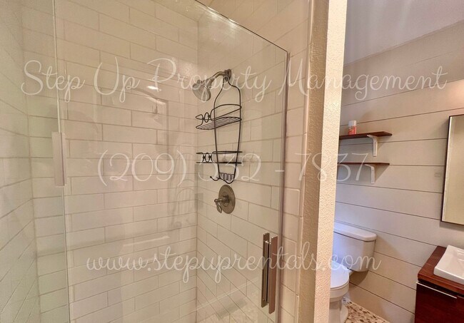 Building Photo - Cedar Ridge 3BR/3BA – Modern Amenities in ...