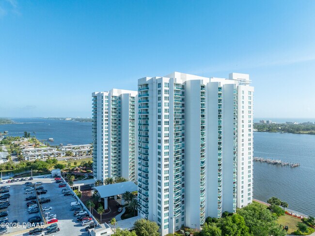 Building Photo - 231 Riverside Dr