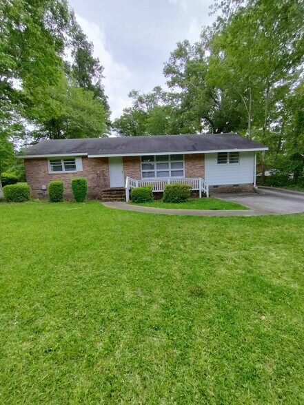 Building Photo - 820 State Rd S-38-225