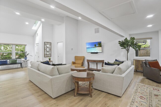 Building Photo - 1315 Normandy Dr NE