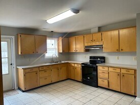 Building Photo - 121 Old Freeman Rd