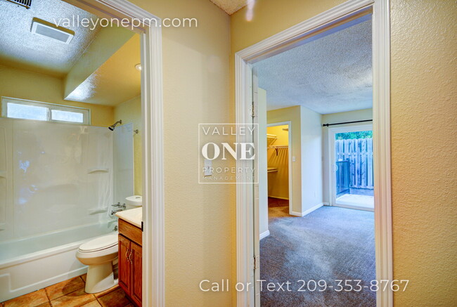 Building Photo - 2717 Palomino Ln