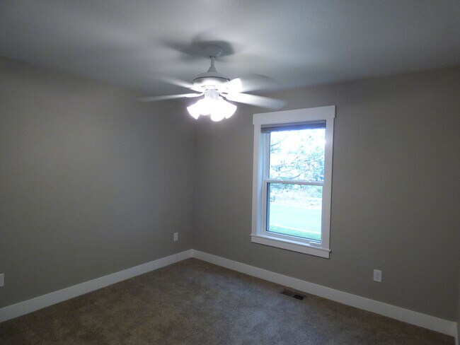 Building Photo - Merry Christmas!  This home is available now, with December rent free!