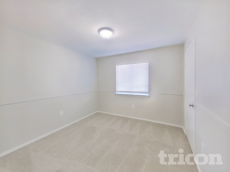 Building Photo - 6323 Cougar Village