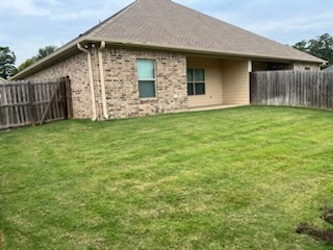 Building Photo - 3923 Mobley Cir