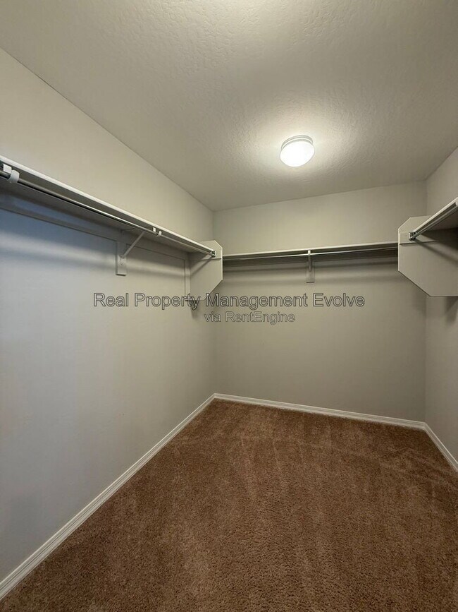 Building Photo - 5618 N 87th Dr