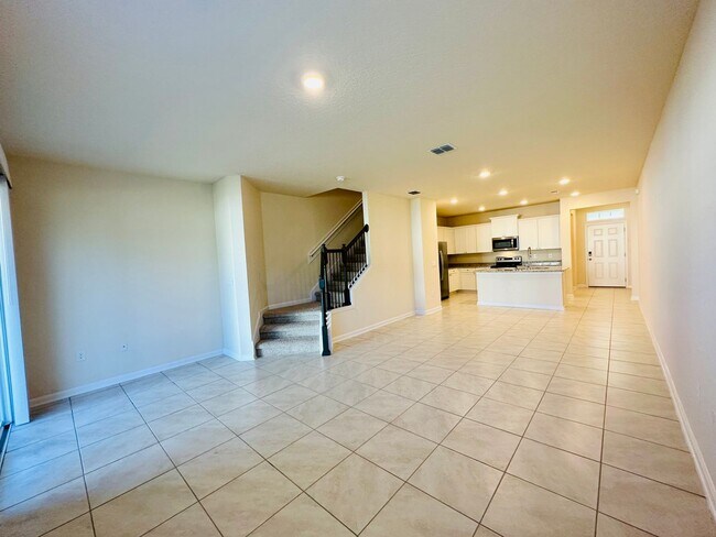 Building Photo - 3/2.5 Townhome in Bridgewater Community!